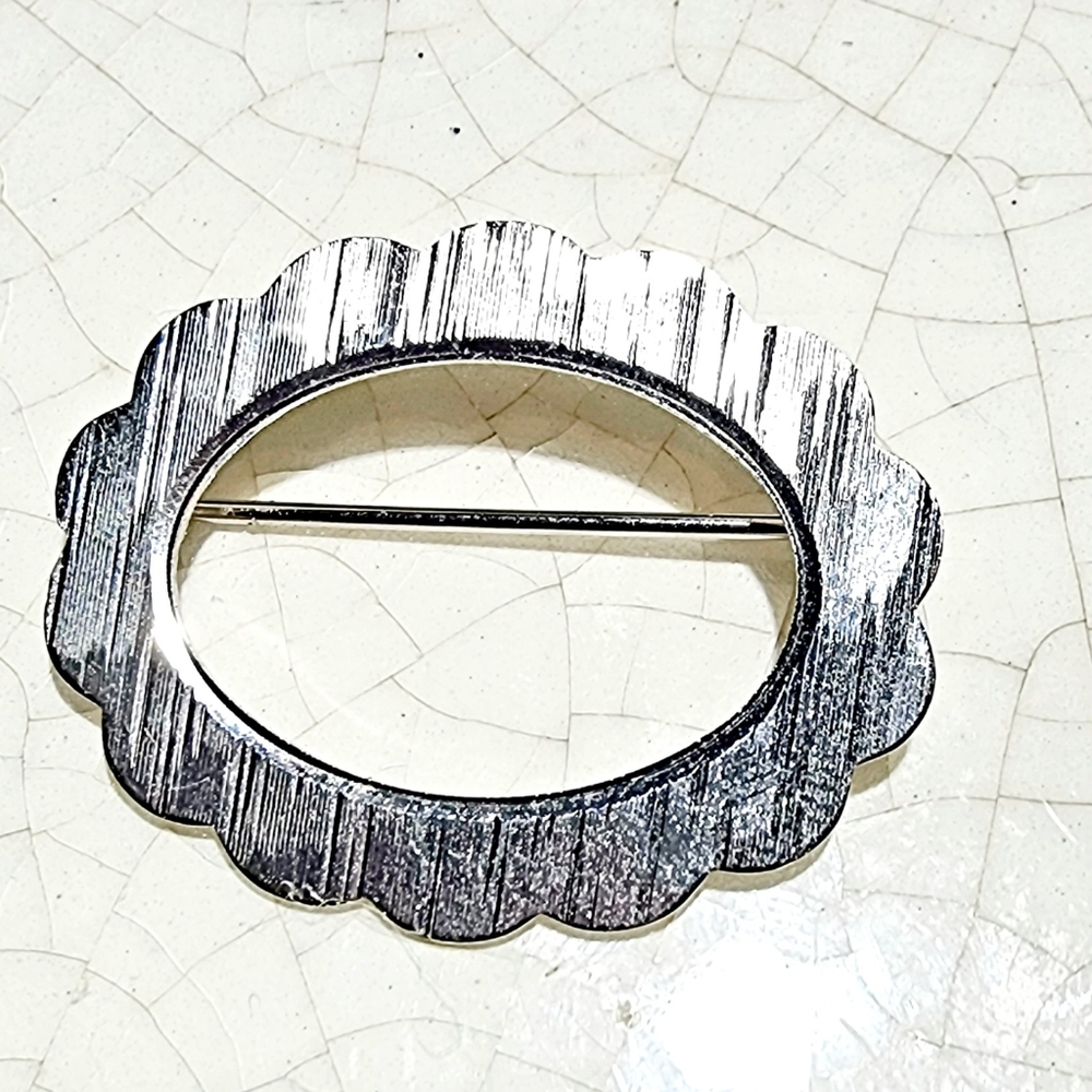 Silver oval brooch marked Creaster